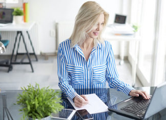 Rozpoczynasz własną działalność gospodarczą? Zaopatrz się w pieczątkę!