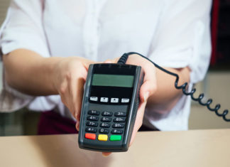 Polacy oczekują większej dostępności terminali płatniczych