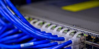 Porównanie serwerów dedykowanych z serwerami wirtualnymi