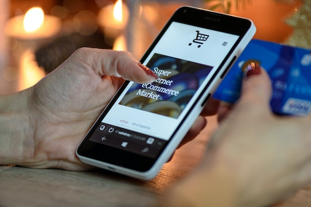 Jak dostosować stronę sklepu internetowego do urządzeń mobilnych za pomocą oprogramowania do e-commerce