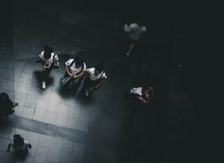 W jakim wieku Japończycy idą do liceum?