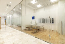 Ścianka szklana w biurze